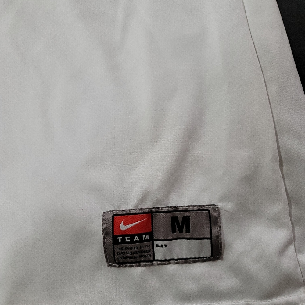 University of Georgia Bulldogs women basketball jersey. - Picture 3 of 6